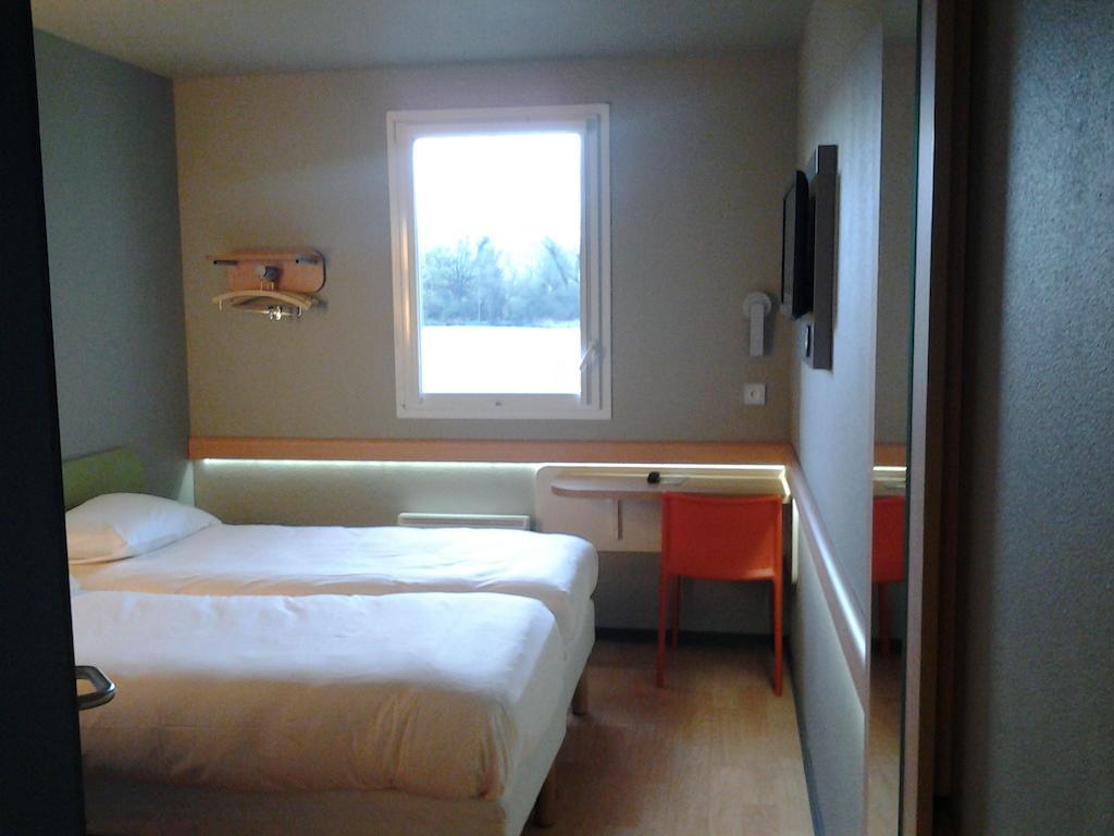 Ibis Budget Givet Zimmer foto